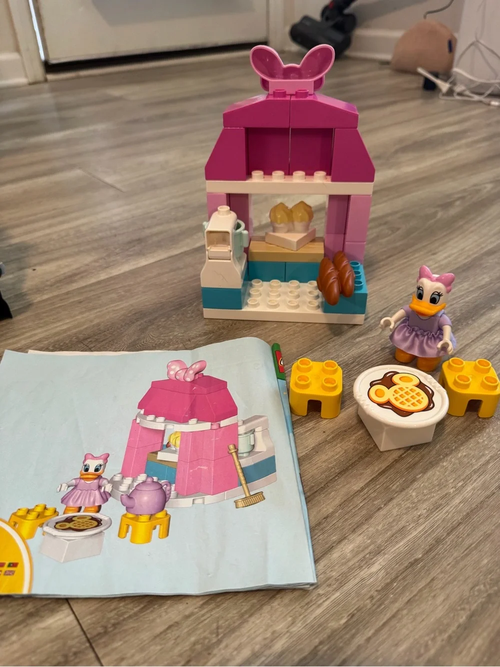 LEGO DUPLO Disney Mickey Minnie Mouse House Cafe and Birthday Train Bundle - Picture 5 of 6